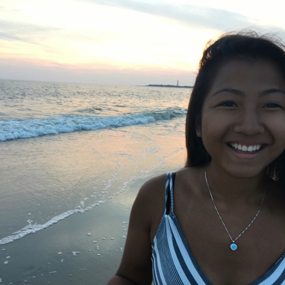 Meet your Posher, Stephanie - Picture 2 of 8